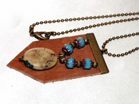 Collier cuir et bronze perles turquoises